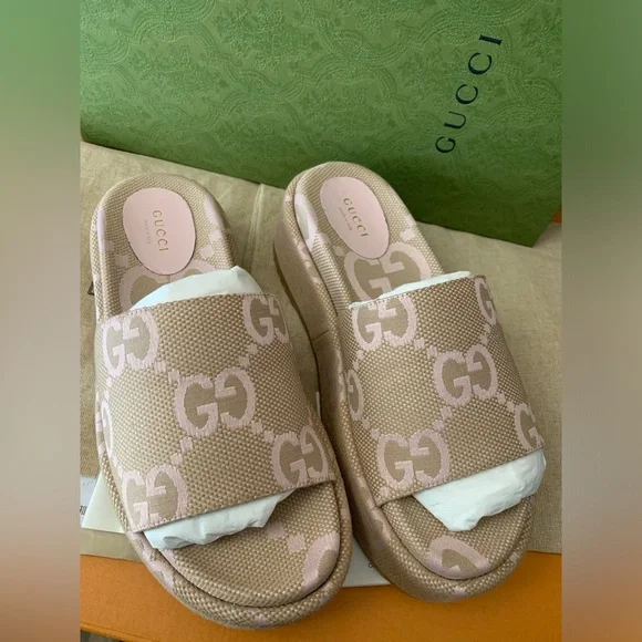 Sold✨Spanking BRAND NEW GUCCI SANDALS✨✨✨ - Picture 5 of 15